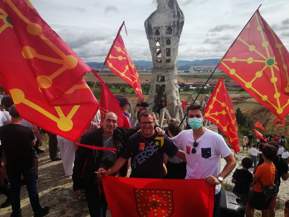 CarlosUkar's tweet photo. 🔴 El pasado domingo tuve el honor de acudir al acto organizado por el 500 aniversario de la Batalla de Noain en #Getze; 500 años de aquel intento por recuperar la soberanía navarra arrebatada ilegítimamente por las tropas castellanas 9 años antes, en 1512. Gora Nafarroa! ♥️ https://t.co/9UOAuHF6rz