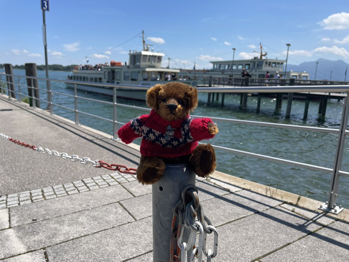 Wohooo, me is on a trip to the Chiemsee. And I found a Train! #SmallbearsLoveTrains #BearHolibobs