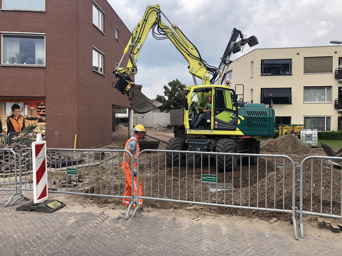 FrankGlaubitz's tweet photo. #maatwerk op zaterdag #afstemming @mijnCoop #minderhinder #samenwerken 🤝 #bouwteam @DuraVermeer @GemeenteLosser https://t.co/EtdhuDDbIF