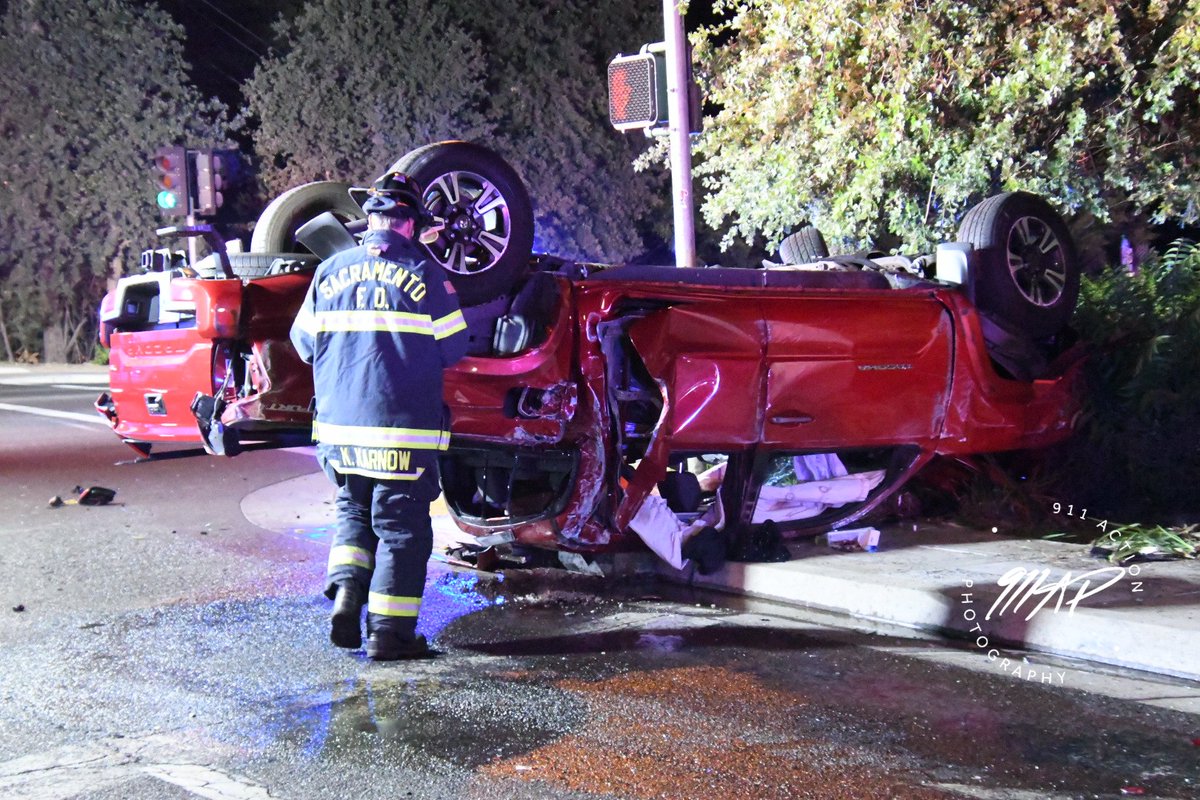 911_action's tweet photo. #DoubleFatality #TrafficCollision #SouthNatomas
2:33 a.m. SPD and Sac Fire responded to Northgate & Garden Highway for #MajorCollision with #twofatalities and #twotransported with #MajorInjuries. Garden Highway & Truxel completely closed in all directions around the scene. https://t.co/tgl1vVNaar