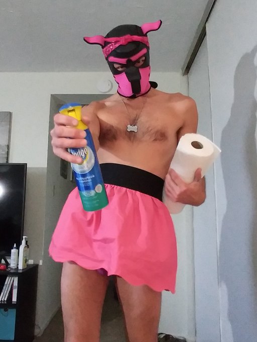 2 pic. ?Gonna kick this mess's butt!!!? Time to do some ChOoOoOrES!!!!! 
#puppyplay #puppyplaycommunity