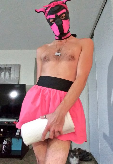 3 pic. ?Gonna kick this mess's butt!!!? Time to do some ChOoOoOrES!!!!! 
#puppyplay #puppyplaycommunity