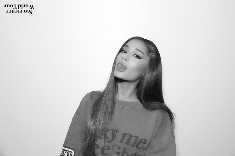 buteragoal's tweet photo. your battery percentage is the chance you meet with ariana on her next tour. what’s yours? https://t.co/6nmGjNXdVa