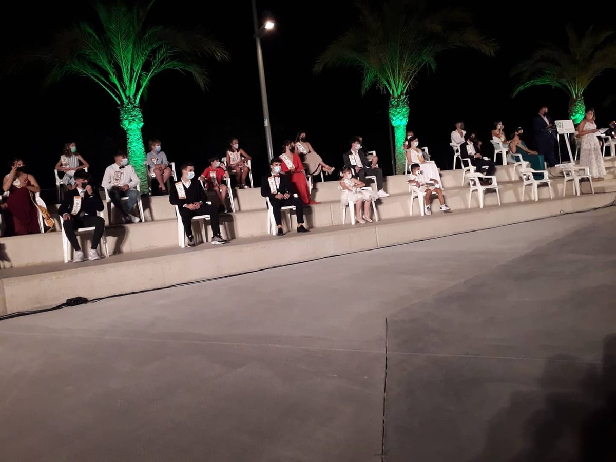MovemJesus's tweet photo. Ahir a la nit vam asisstir a l'inici de festes de Jesús amb la presencia de Ramón Pujol, el nostre membre de la Junta Veïnal de la E.M.D. de Jesús, al pregó i proclamació de les Pubilles, Pubilletes i Hereus 2020 i 2021.

#somdejesús #FMJesús2021 #festessegures #culturasegura https://t.co/z4T3nQ4E78