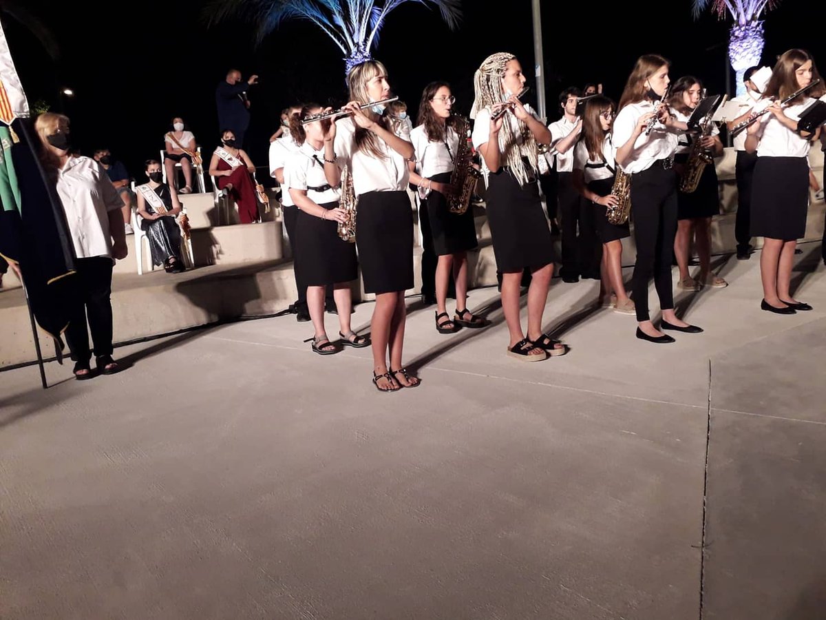 MovemJesus's tweet photo. Ahir a la nit vam asisstir a l'inici de festes de Jesús amb la presencia de Ramón Pujol, el nostre membre de la Junta Veïnal de la E.M.D. de Jesús, al pregó i proclamació de les Pubilles, Pubilletes i Hereus 2020 i 2021.

#somdejesús #FMJesús2021 #festessegures #culturasegura https://t.co/z4T3nQ4E78