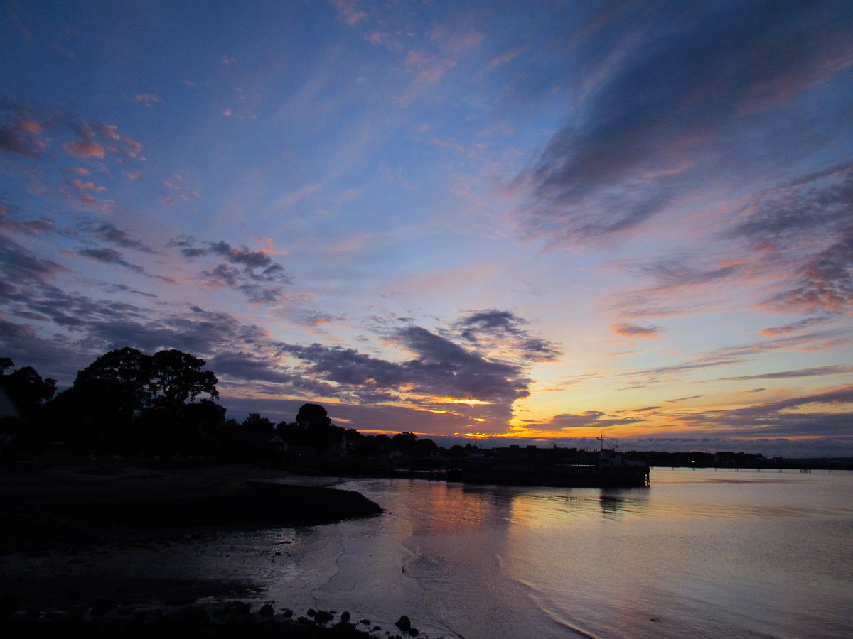 Last night's #sunset in Hythe, Hampshire @StormHour #StormHour @iSouthampton @HistoricalSoton @VisitSoton @GreaterSoton @LymoTweetUp