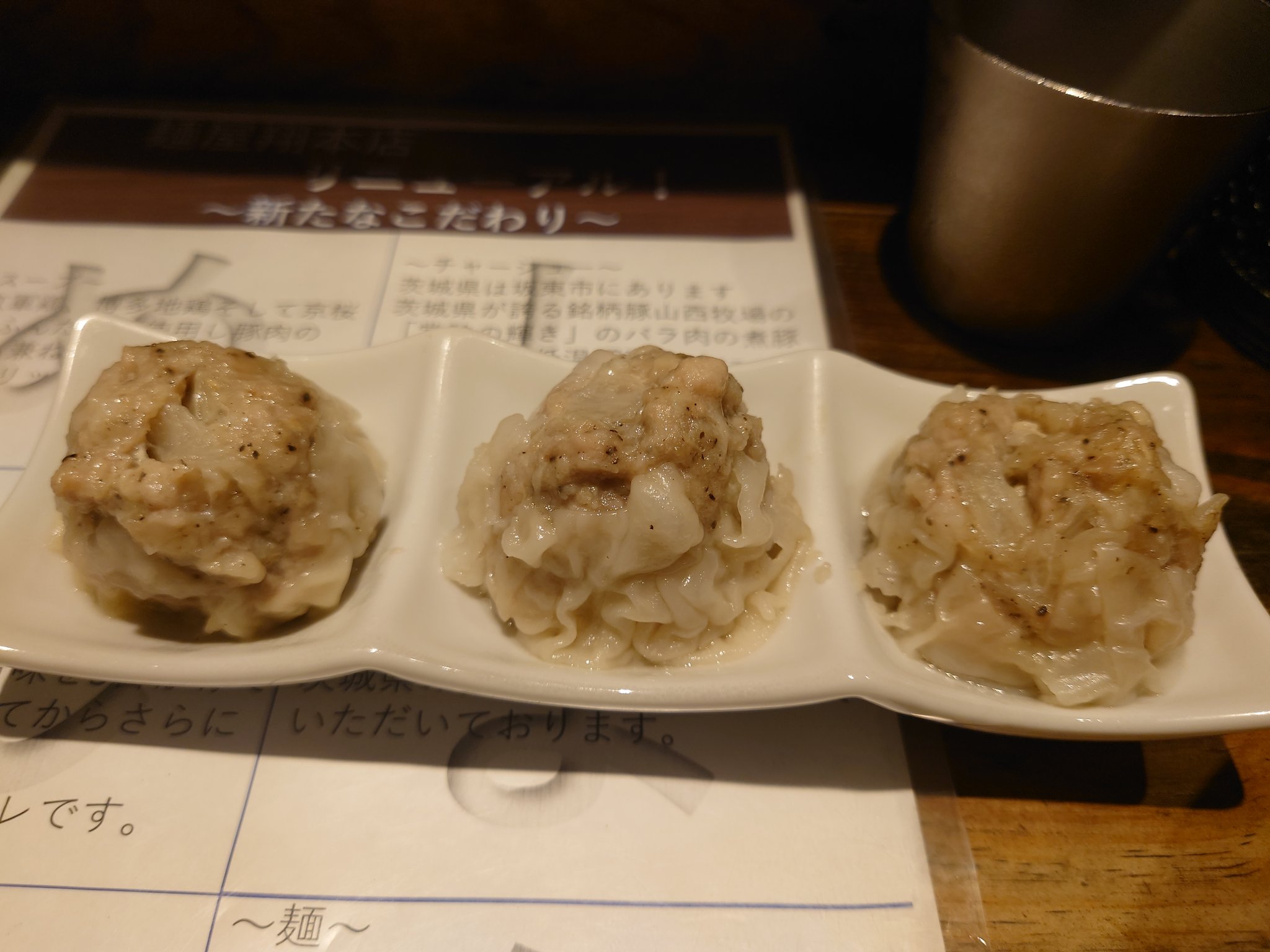 ひろ 光の音ゲーマー 久しぶりの麺屋翔本店 特製醤油ラーメンと焼き肉丼とシュウマイ シュウマイうまかった しかしこれで2k越えは Xxx 麺屋翔にお金落とさないと ｗｗ T Co Ajxyri2ro2 Twitter