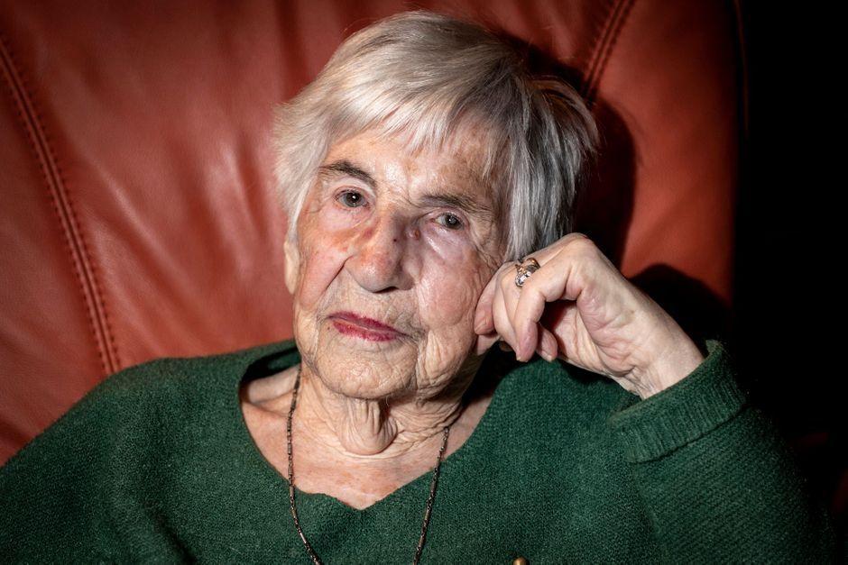 ParisMatch's tweet photo. L'une des dernières survivantes de l'orchestre d'Auschwitz, Esther Bejarano, est morte https://t.co/E93pMIxqKx https://t.co/P8GBj3qKmc