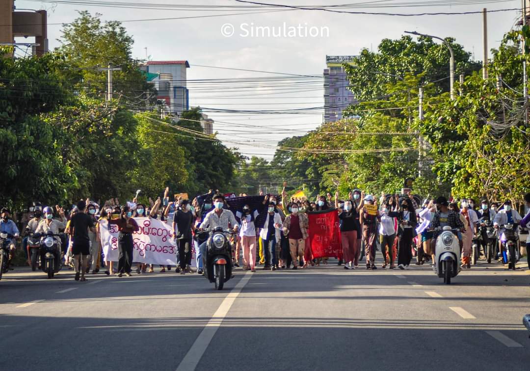 m_krl1's tweet photo. "WOMEN ENPOWERMENT,WE CAN DO THIS"

In #Mandalay,FEARLESS women strike marched and chanted slogans against the Military Dictatorship,proving "WOMEN POWER". These bravest women never surrender even junta violence against women. 

WE NEED HELP FOR COVID-19     

#July10Coup https://t.co/thNpKrYNX2