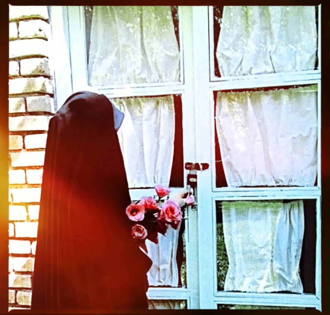 MahdisMusavi's tweet photo. چادر مشکی تو،برایت امنیت می آورد
خیالت راحت،
گرگ ها همیشه به دنبال شنل قرمزی هستند
#نجابت_ایرانی 
#حیا
#عفت
#مذهبیون
#حجاب_برتر
#حجاب_فاطمی https://t.co/N8ikLfd6ko