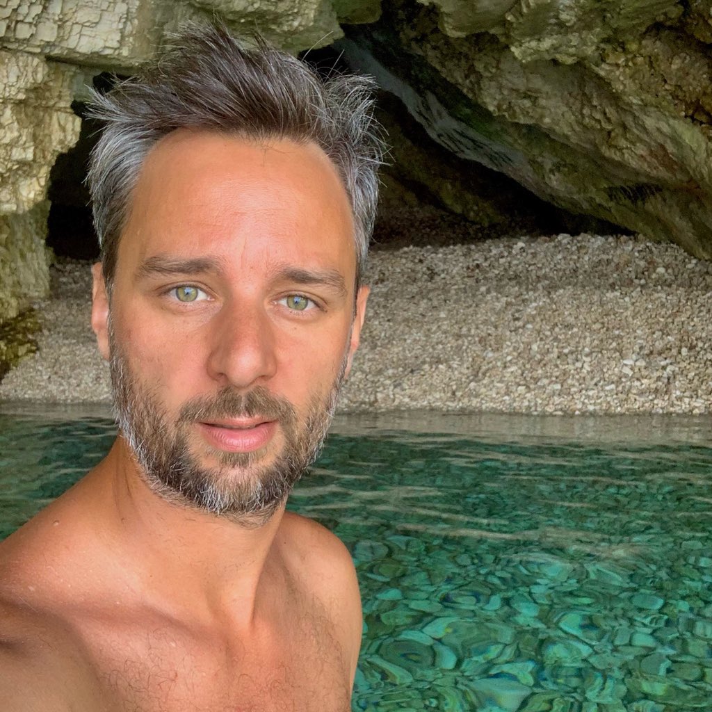 SebiCondu's tweet photo. No filter…sea cave…🇬🇷🌊

Dafnoudi Beach - Fiskardo https://t.co/U6htyTNuTS