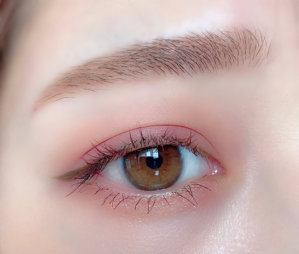 ヒ ピンク眉はurglamでつくってます バキバキで汚くて申し訳ないけどこのパウダーのブラウンもほんのりピンクがかってて可愛い 眉マスカラはピンク系持ってないのでパウダーのピンク濃いめに塗ってブラウンの眉マスカラしてる このブラシマジで描きやすい