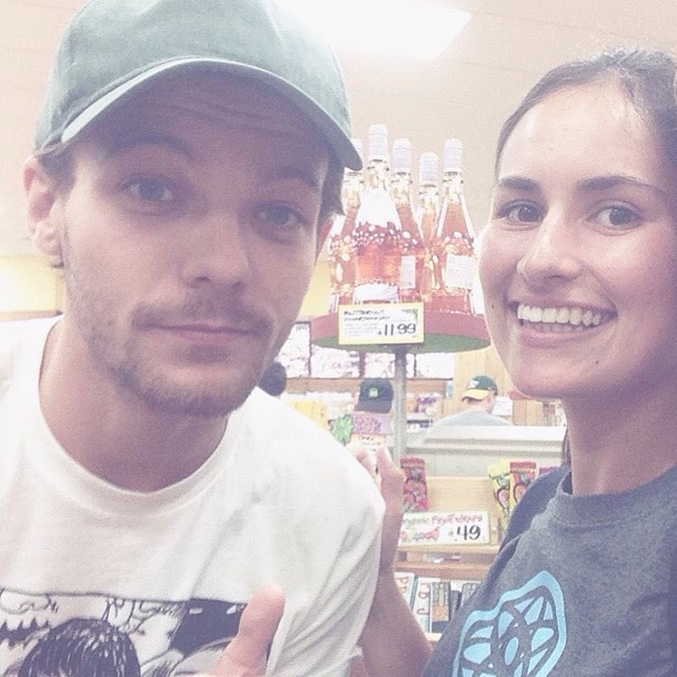 LT_throwback's tweet image. 📌 Today in 2016 Louis met a fan in LA!