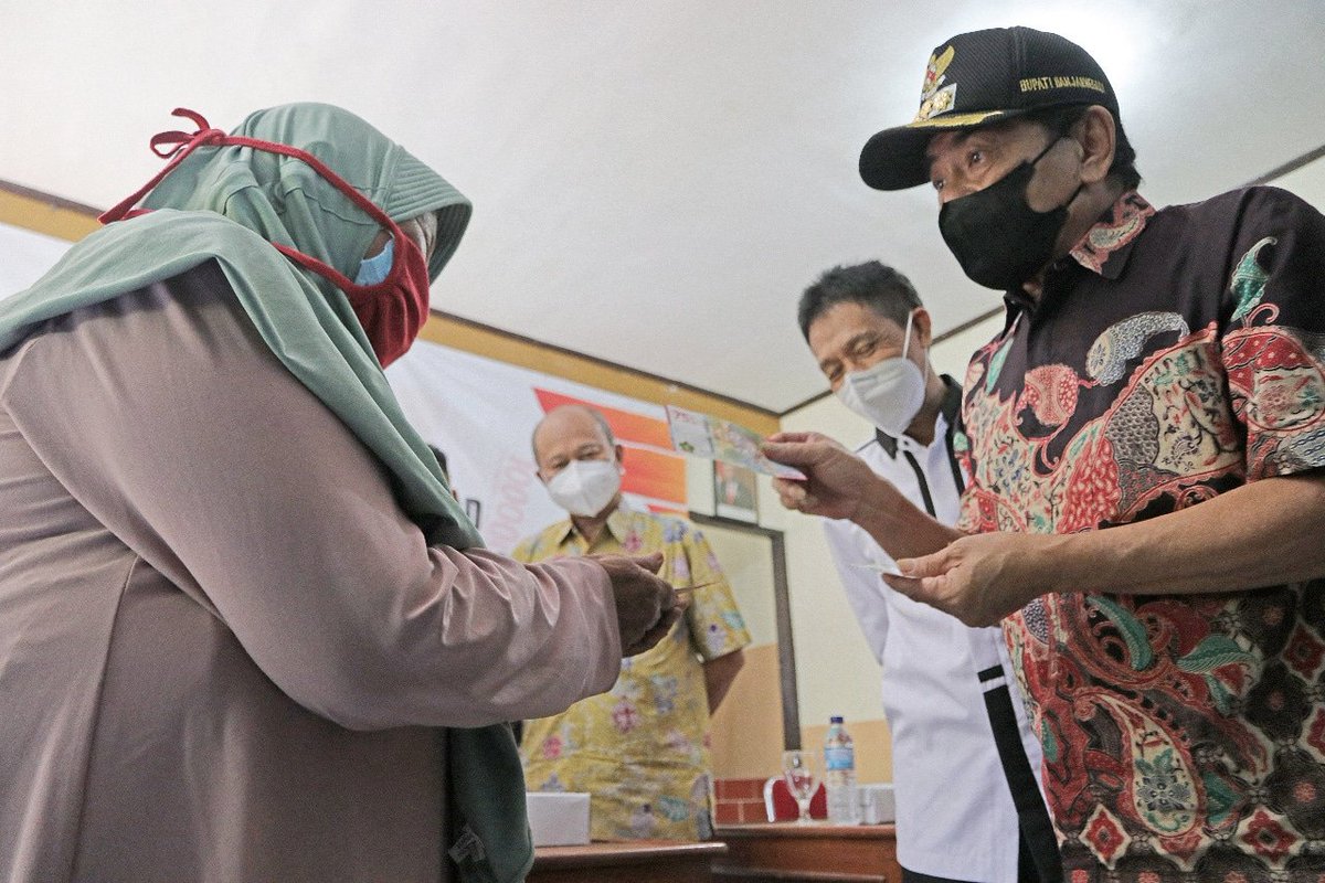 Alhamdulillah pembagian BLT JPS PPKM Darurat di desa Wanadadi berjalan dengan lancar. 

Semoga menjadi inspirasi ..... 

#banjarnegarahebat #banjarnegarabermartabatdansejahtera
instagram.com/p/CRJNEF3JxB2/…