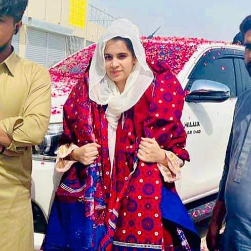 UmeRubabchandio's tweet photo. یہ انا کی نہیں بقا کی جنگ ہے۔
اٹھو کہ جھکا دو کسی یزید کا سر ✊
#DaughterOfNation
#SindhRejectsFeudalism
#JusticeForUmeRubab
@ImranKhanPTI @BBhuttoZardari https://t.co/efFF9mNCei