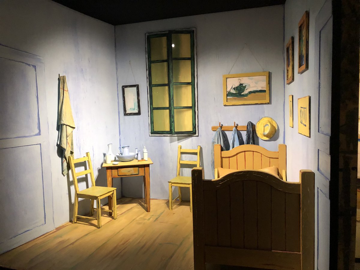 Introviajera's tweet photo. Experiencia Van Gogh ayer en Manhattan, se recomienda @quiz_viajero @majogm  @viajerosunidos https://t.co/EJ81Z1hz4w