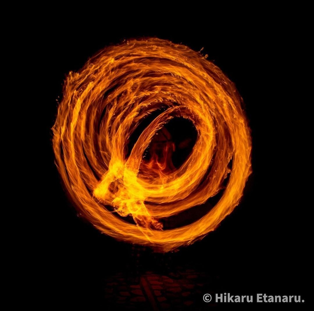 HEtanaru's tweet photo. @caseygrimley @Jonvaldoz Playing with light in the night. https://t.co/axZoO40IRs