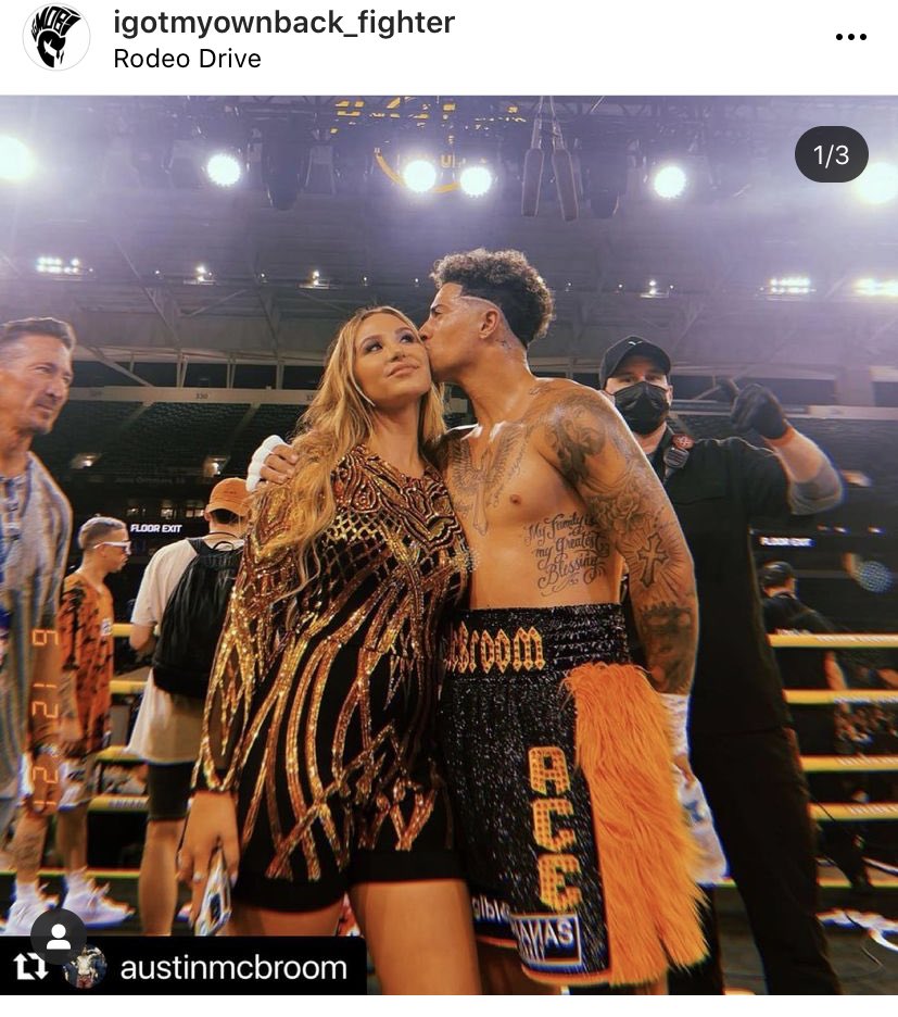 ZENAPRCHAMP's tweet photo. @xxIGotMyOwnBack don’t forget to hit up and follow #IGMOB #Boxing #designer ,,,,, stay woke @instagram and #Facebook all Boxers post your pics ! he has a warrior story ! he works his a,,,, off #BoxingNews @BoxingAdvice @LoadedGlovesNYC @Ringside73 @BoxingNewsED @BNGBOXING https://t.co/DMCMwGpDvC