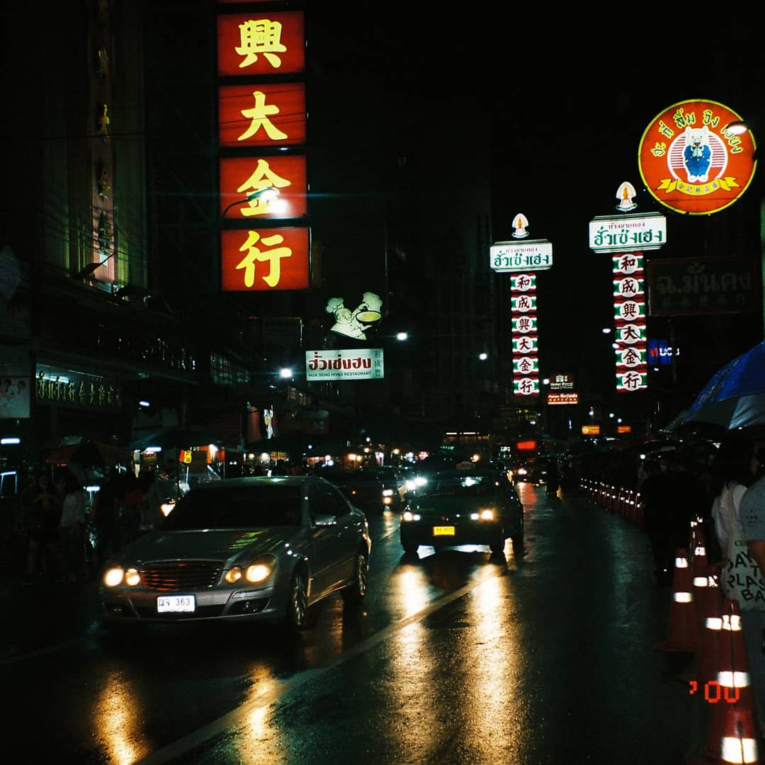 dvddy2211's tweet photo. @ByStephenJones Chinatown Bangkok Thailand on lomo 400 film https://t.co/4gou0s7EnV