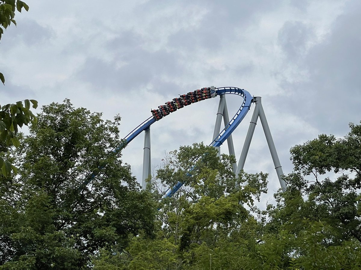 BuckeyeCoaster's tweet photo. Orion at @KingsIslandPR topping over the trees as it flies through the turnaround! The Beast Behind the Scenes Opportunity gives you these unique views of the rides you don’t get to see everyday! #Coasterstock #KingsIsland #KIOrion #Beast40 https://t.co/5xJYezzs12