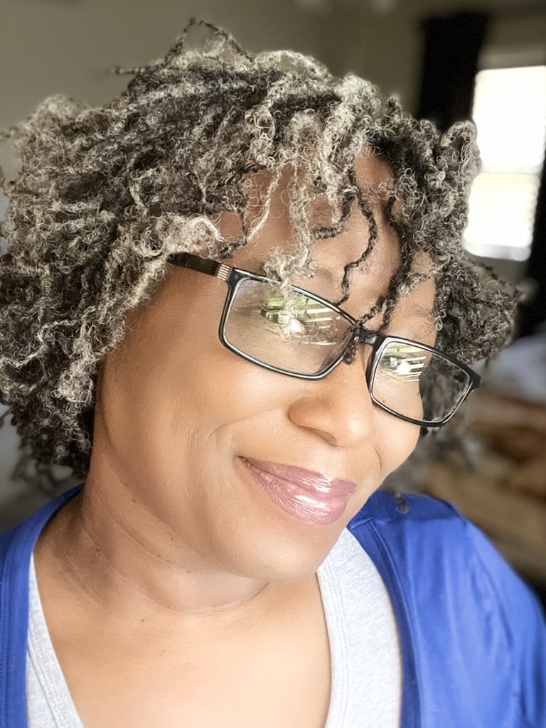 BarbaraOliver03's tweet photo. Ten MONTHS in and still enjoying the process and having lots of FUN!!
#InterLocs #MicroLocs #LocStyles #LocLife #Locs4Life #LocNation #GreyLocs #GrayLocs #GoingGrayWithGrace #MatureNatural #SilverHair #MyLocJourney #11YearsOfNaturalHair #LovingLife
https://t.co/cvWGHIOHZK https://t.co/DbbeO2whOM