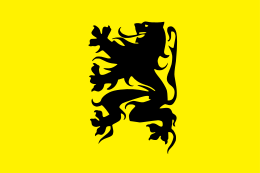 Even ter herinnering voor wie morgen een vlag zou willen ophangen. De vlag links (rode klauwen en tong) is de officiële vlag van de Vlaamse Gemeenschap. De vlag rechts (enkel zwarte leeuw) is de zogenaamde Vlaamse strijdvlag van de separatisten. #11juli