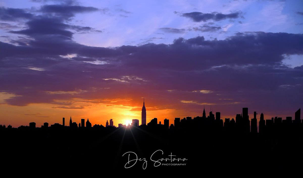 Land of Opportunity @EmpireStateBldg @NYC @discovering_NYC @yourtake #NYC #NewYork #NewYorkTough #Sunset
