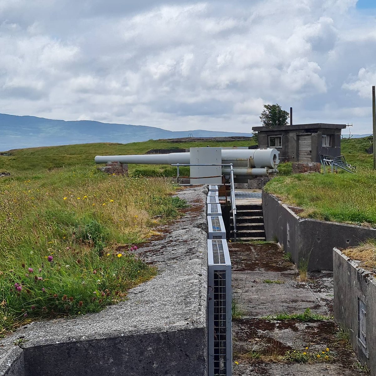 IntotheWestMark's tweet photo. We had a brilliant day on Bere island with local guide Teresa. Roll on tomorrow and Dursey island @Failte_Ireland @poloconghaile @wildatlanticway #walking #islandlife #islandhopping #walkingweekend https://t.co/rhNlr3JWv5