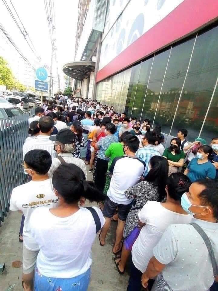 thinzashunleiyi's tweet photo. We were lining up for Cash at ATMs &amp; now again we r lining up for Gas.

Coup in Covid time &amp; Covid in a Coup time hit the country the hardest ever. 

Holding my breath, still couldn't imagine the damages &amp; the cost we have to bear in next 20 yrs.

#WhatsHappeningInMyanmar https://t.co/HMizCig4Y0