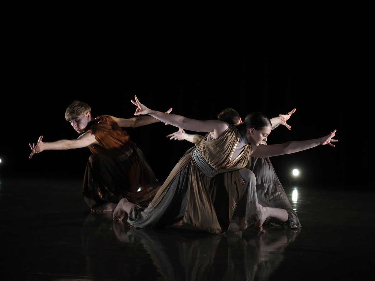 Ayin by Ceyda Tanc part of the Mapdance UK Tour 2021 

Photography: Andrew Worsfold 
Costume: Rosie Whiting
