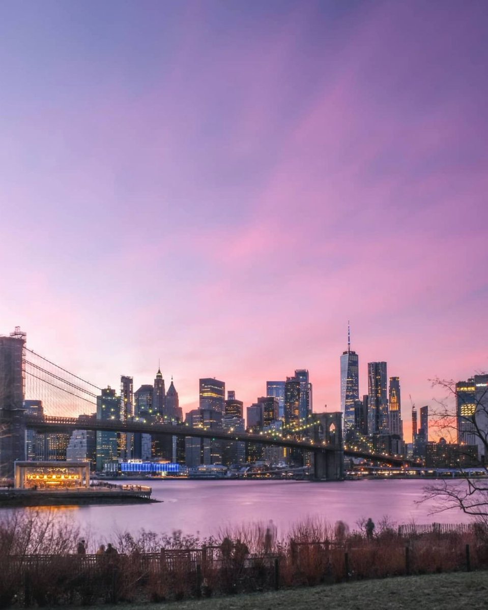 We want to know your favorite hangout spots in this magical city!

In the comments below tell us your favorite bars, cafes, restaurants, park spots, secret rooftops with amazing views!👇🏽

📷 : <a href="/igjustin/">IG: _Justin_Charles</a>