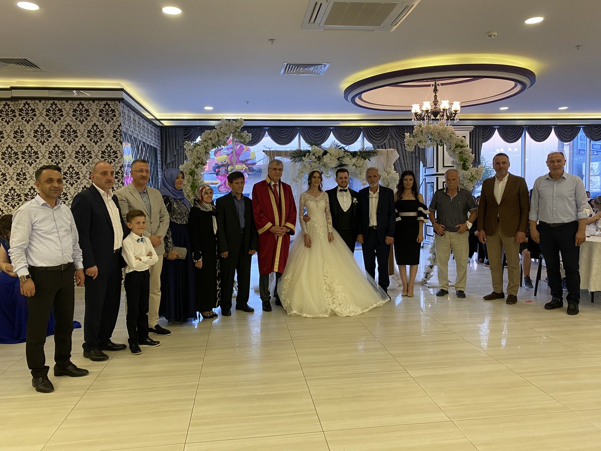 Gazeteci kardeşimiz, Yeni Sakarya Gazetesi Spor Müdürü Süleyman ile Betül Hanım’ın mutluluklarına ortak olduk. 

Doğru ve Özcan ailelerini tebrik ediyor, genç kardeşlerime ömür boyu mutluluklar diliyorum.