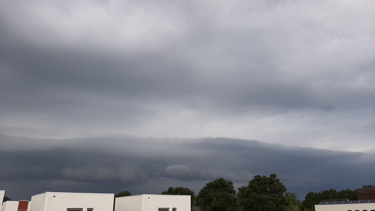 inja5248's tweet photo. Dat " schip met zure appels"  van 19:15 is inmiddels gestrand...rukwinden en hoosbuien...nu nog wachten op de eerste donderslag in #Peij! 
@hetweerlokaal 
@MeteoLimburg
@Talpaweer
@Weerplaza 
@weeronline 
@L1weer https://t.co/pg8Z6EuW4P