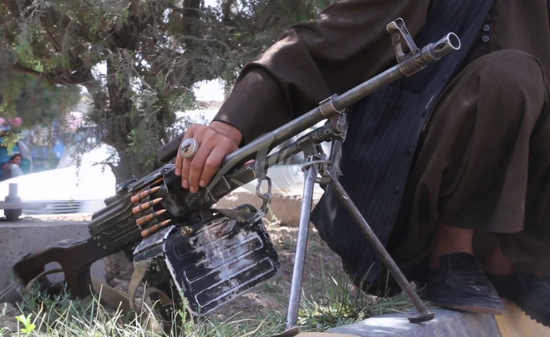 AgencyAfghan's tweet photo. HERAT: Former Afghan warlord #mobilizes hundreds against the #Taliban in the west #Herat, Afg As the U.S withdraw, Ismail Khan the former Mujahideen leader including Afghan #warlords mobilize #militia to rise up in arms after the Taliban advances increased and captured districts. https://t.co/GrywAEq458