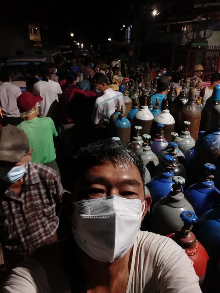 People line up for oxygen in Yangon at Saturday night. #WhatsHappeningInMyanmar