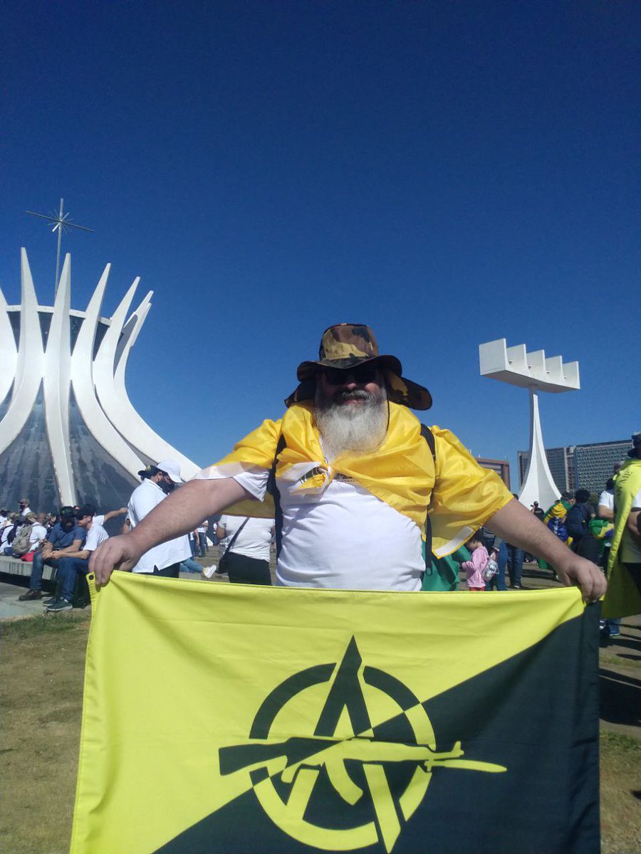 ancapsu's tweet image. Muito legal o evento do Pró-Armas ontem. Mais tarde tem um segmento no ancapsu sobre isso e o diários da quarentena de hoje também foi gravado lá.