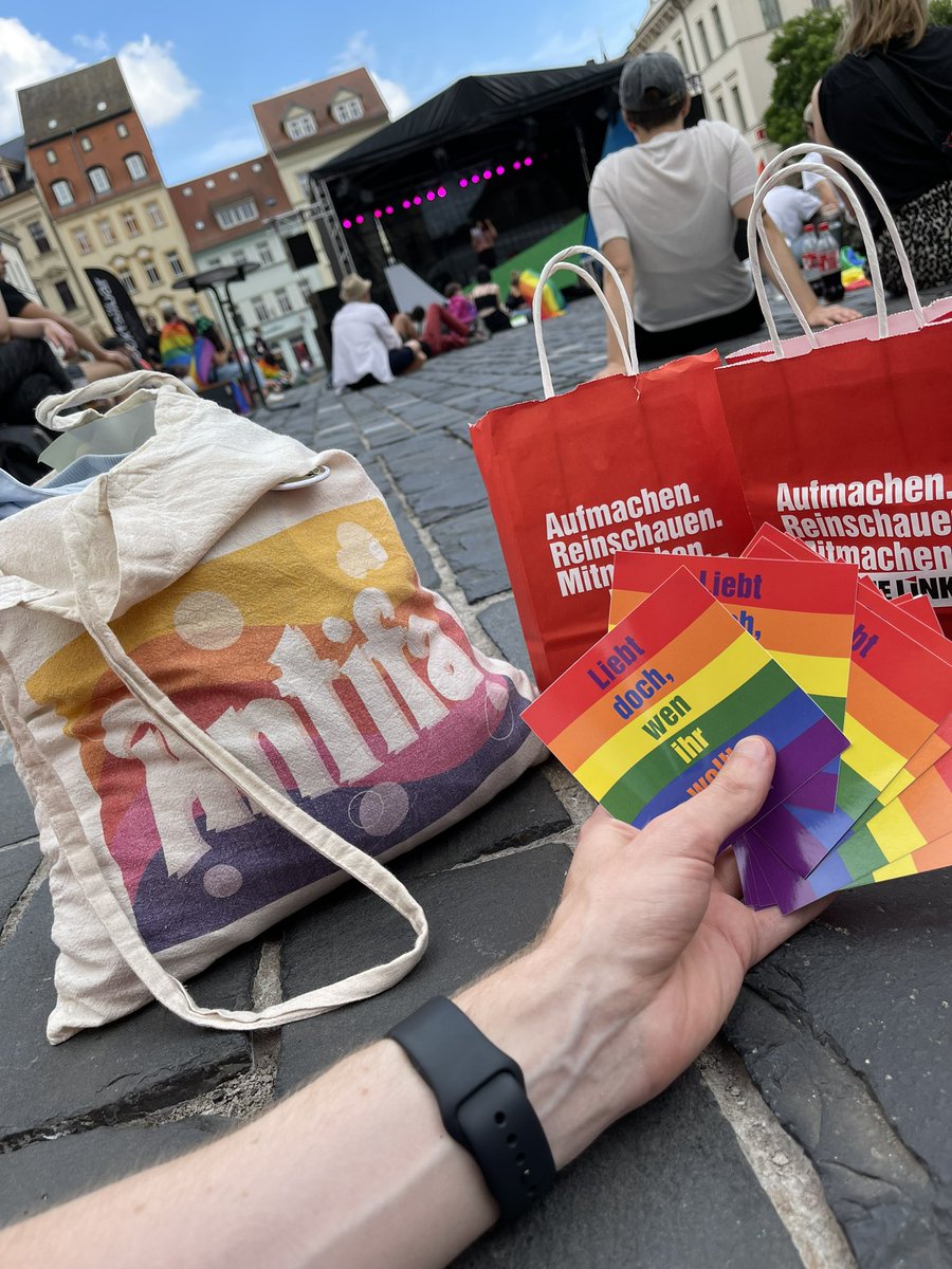 _Loumias_'s tweet photo. Tolle Reden, viel neues Material, gute Stimmung und ein guter Tag für queere Sichtbarkeit! 🏳️‍🌈✊🏻
#pride #csdaltenburg https://t.co/yKvRVUWafj