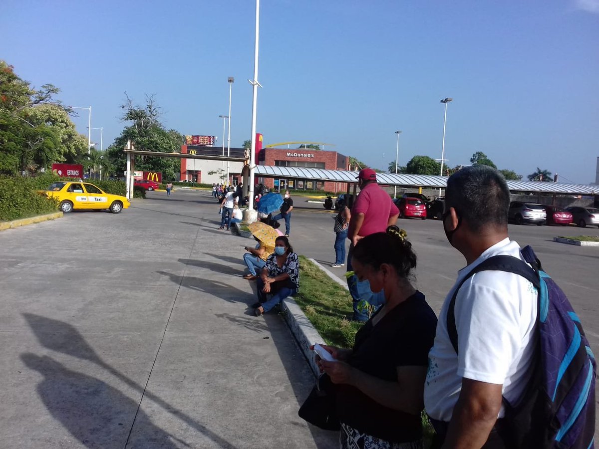 xevtfm's tweet image. 📸 Así luce esta mañana el módulo de diagnóstico de COVID-19 en #PlazaDeportiva 📍