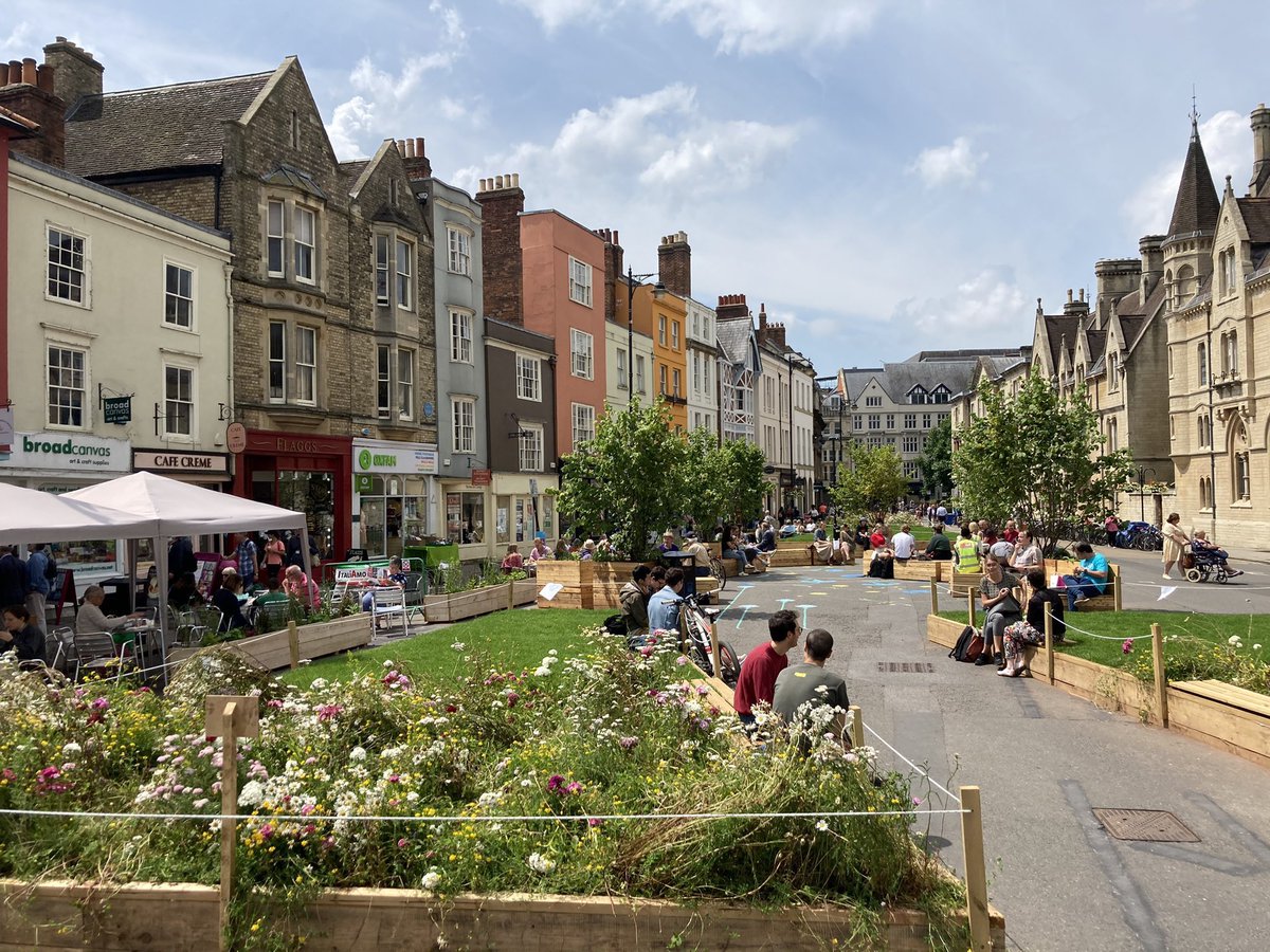 adamtranter's tweet photo. It’s hard to envisage change until you see it. But when it’s done, it’s hard to imagine why anyone would have wanted it any other way.
Before and after 📸: Broad Street, Oxford & Jubilee Gardens, Westminster https://t.co/FWoilDYmsi