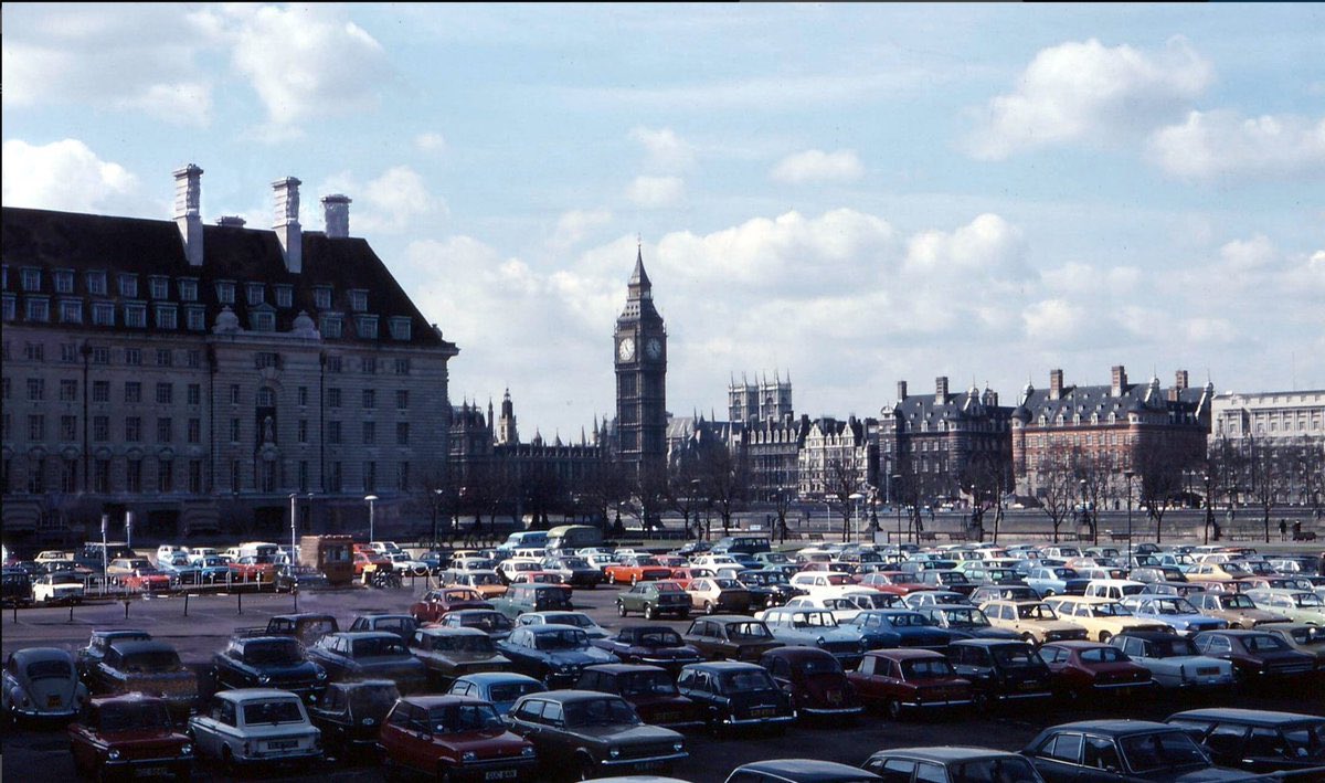 adamtranter's tweet photo. It’s hard to envisage change until you see it. But when it’s done, it’s hard to imagine why anyone would have wanted it any other way.
Before and after 📸: Broad Street, Oxford & Jubilee Gardens, Westminster https://t.co/FWoilDYmsi
