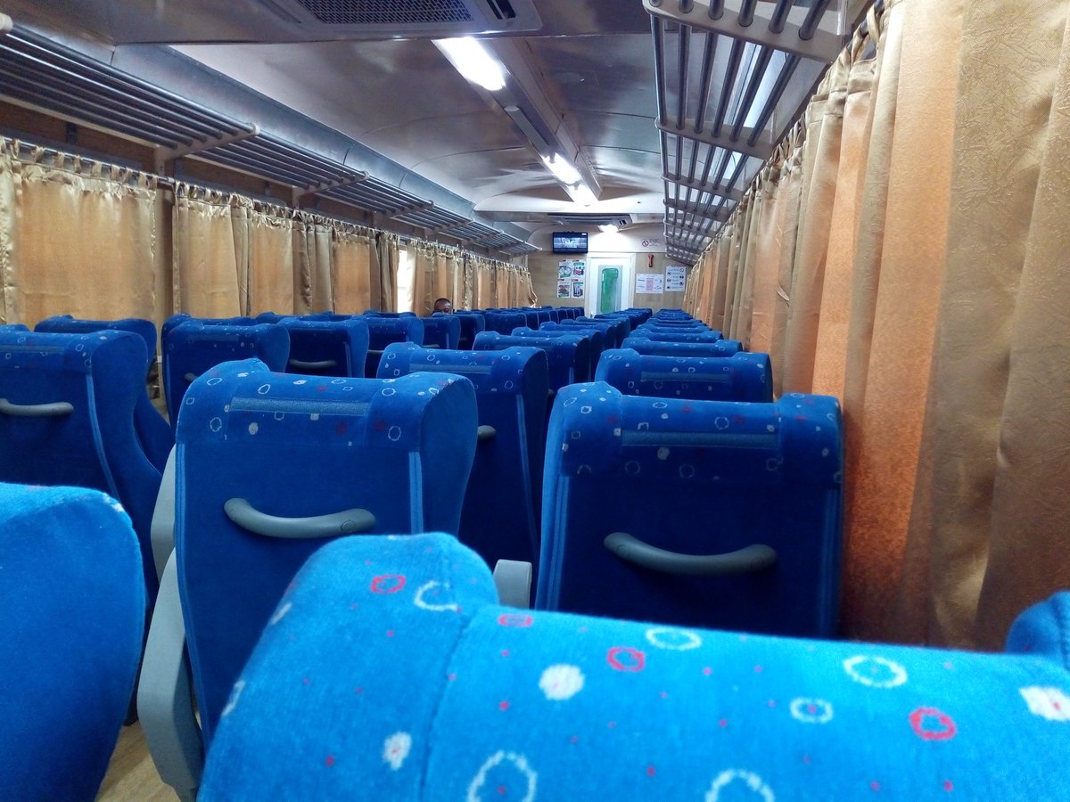 Le_TDK's tweet photo. C'est parti pour l'expérience à bord du #TrainExpress de Camrail
Départ à 14h30 net net
Mesures barrières 👍🏾
Ponctualité 👍🏾
#TrainExpressRelaunch https://t.co/DZ5XKSe3TX
