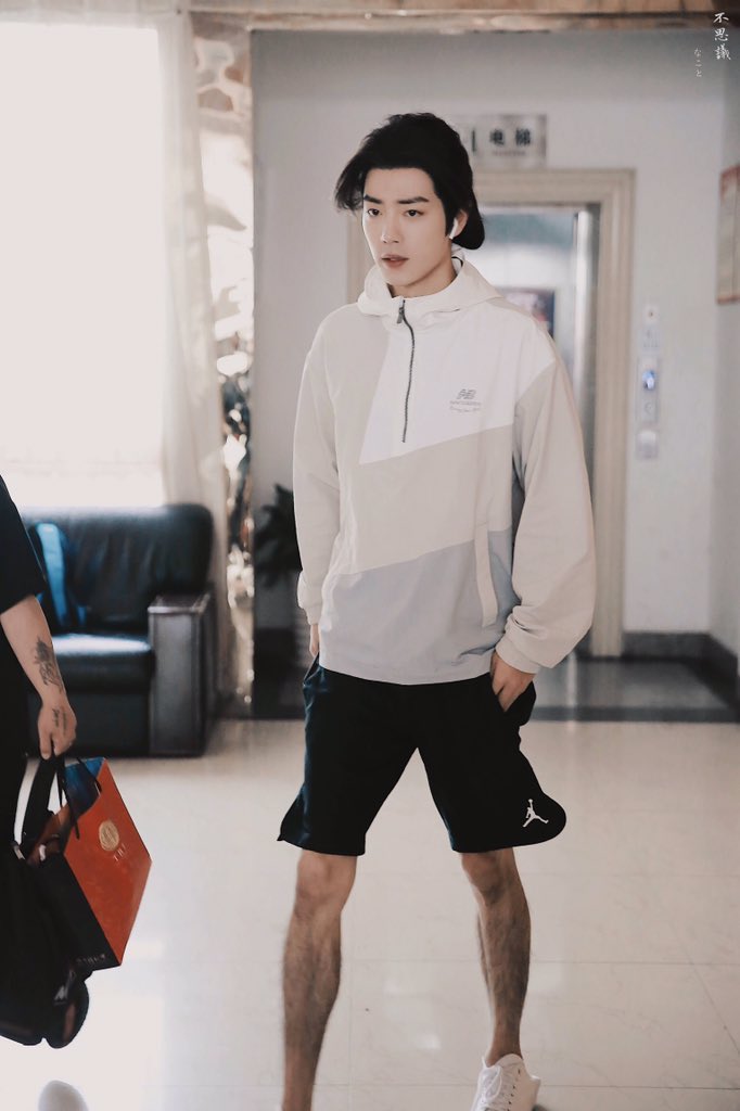 Сяо чжан 2020. Вэйбо найт 2020 сяо чжань. Сяо чжан вэй усянь. Сяо чжан группа. Сяо джан.