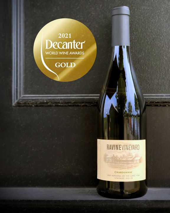 RavineVineyard's tweet photo. The results are in from the Decanter World Wine Awards, the world’s largest and most influential wine competition. Our 2019 Ravine Chardonnay has been awarded a gold medal and 96 points!!

@decanterawards #decanterworldwineawards #awardwinning #gold #96points #chardonnay #cheers https://t.co/jT1JUaiXrG