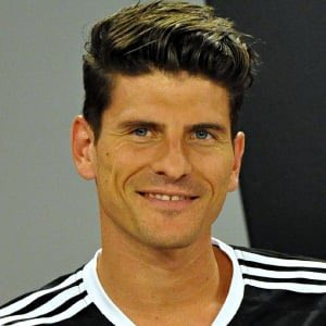 Happy Birthday ! 

(Is it me, or his smile looks a lot like Muller?) 