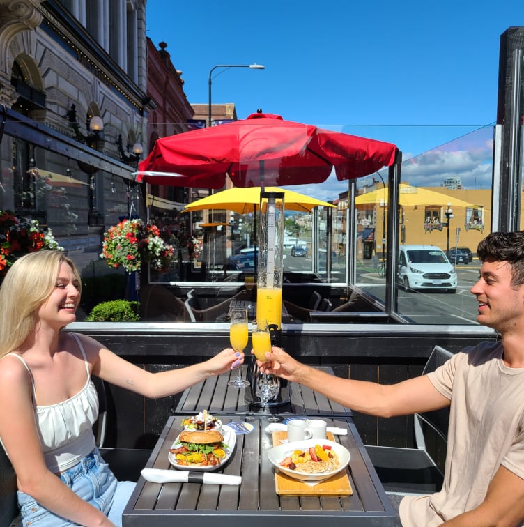 On Saturdays we brunch! What better way to brunch than with our Mimosa Towers. Our Bard Towers come in tons of flavours: Mimosa, Margarita, Shaft, Beer, and so much more. what are you filling it with? 
#tower #bardtower #mimosatower #brunch #brunchgame #breakfast #bardandbanker