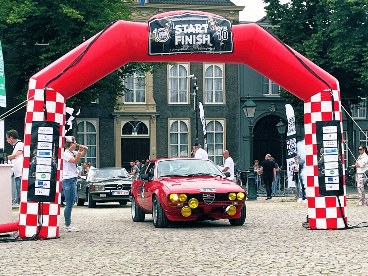 JBRally's tweet photo. Johan van Kampen &amp; Jules van den Esker finishen in de Alfa Romeo Alfetta GTV Turbo (1976)

#jbr21 https://t.co/S7jjWPDZmb