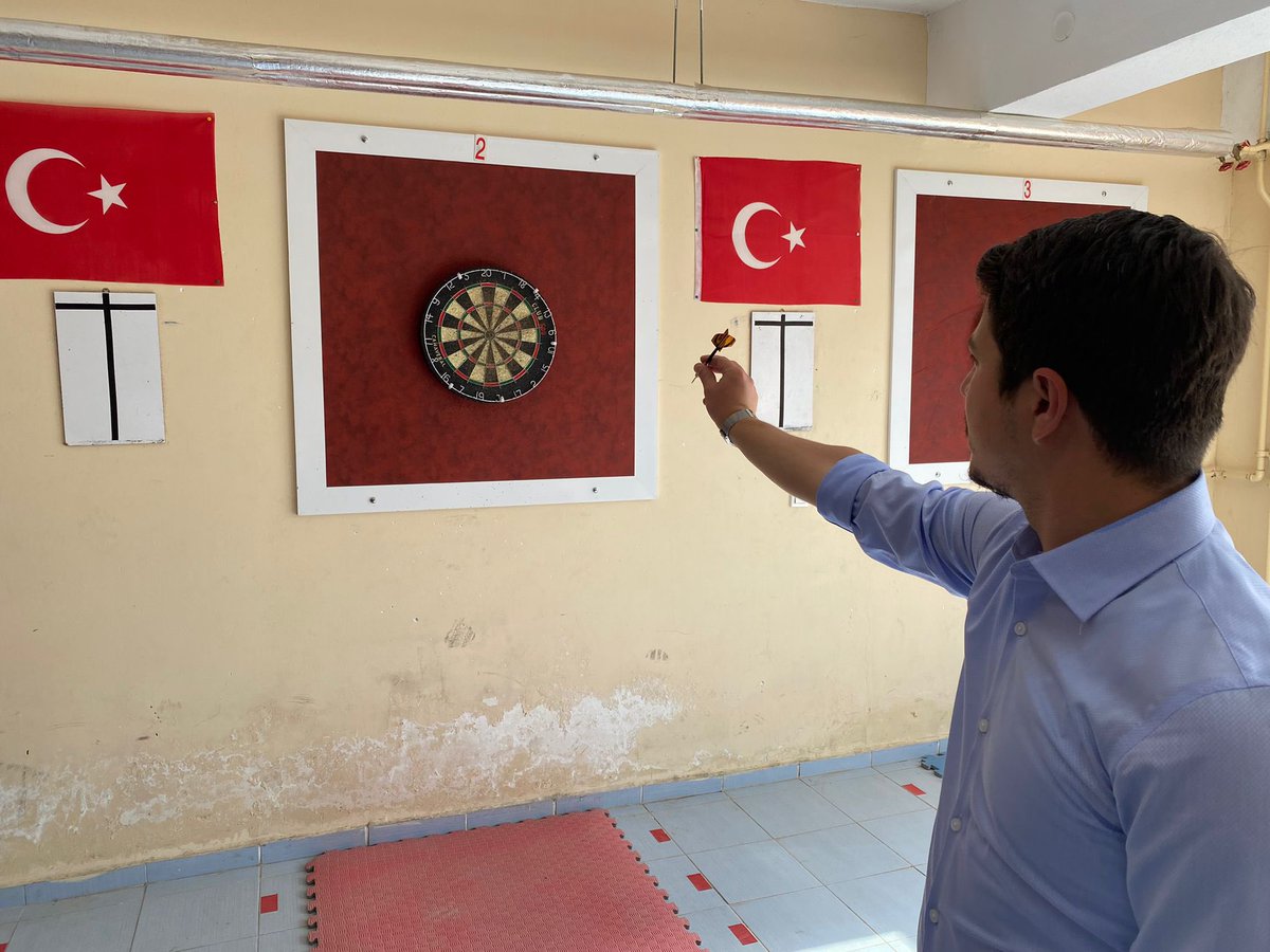 ozboyaciselman's tweet photo. Yunaklı kardeşlerimizle geçmişten geleceğe güzel bir sohbet gerçekleştirdik.

Programın sonunda birtakım hünerlerimi de sergiledim 😄 https://t.co/N6yiMHqwW0