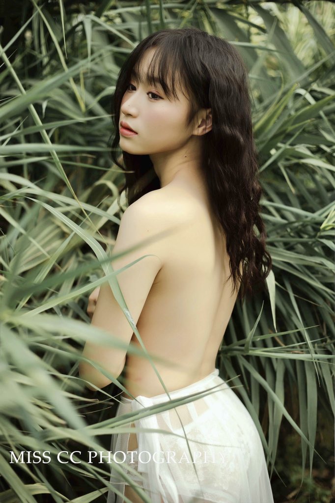 我充满了野心
却也只是想抱抱你

摄影/@misscc520 

#私房 #写真 #性感 #摄影 #人体 #成都约拍 #portraitphotograph @305051993G @mumu537 https://t.co/TR4rtnzyWW