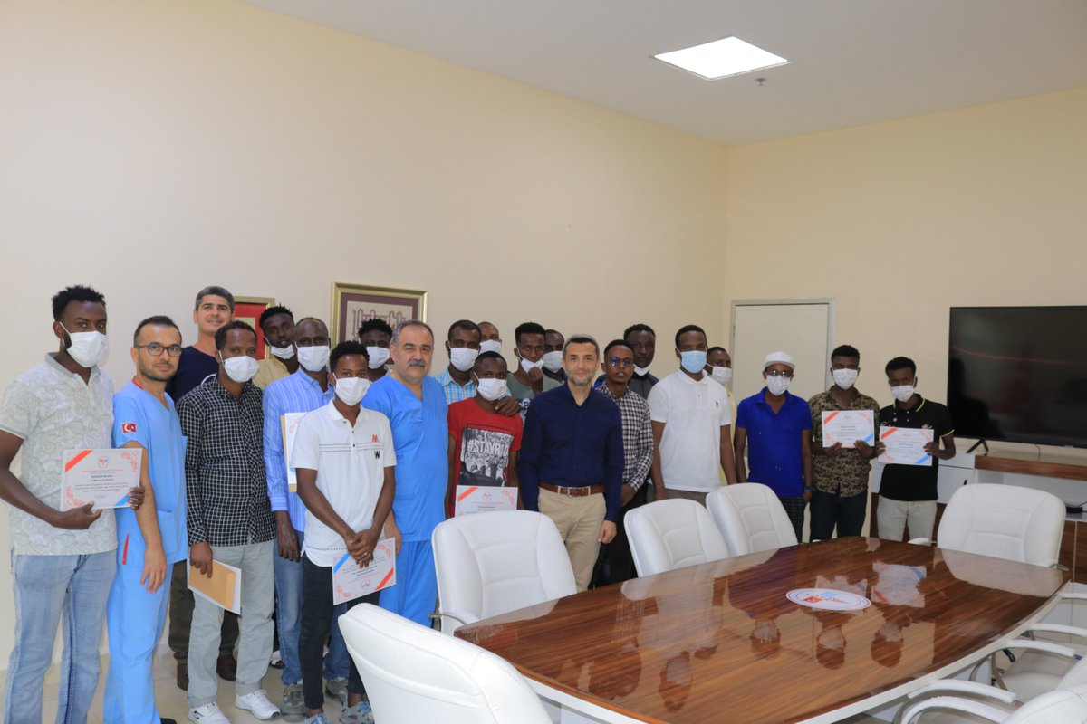MSTH2014's tweet photo. Certificates of achievement and awards were given to the employees with outstanding performance and great effort. The Hospital management has presented the successful personnel with their awards and certificates of achievement. https://t.co/Y3N99BjgES