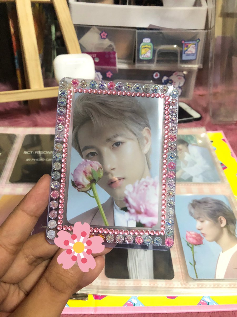 mineseokgyu's tweet photo. Had a long and tiring day &amp; i came home with this! ㅠㅠ ahhhh thank you so much my beloved chloe @wrdnct, for giving renjun’s pola to me 🥺 di ko naman bertday tas may pa extra pang super pretty na toploader!! Bagay na bagay sa magandang bebi q huhu 

ilysm!! 

💌 #wrdproofs https://t.co/K360aToKwt
